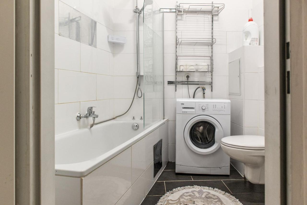 Joyful 2Br Shared Apt Near Millenium Tower & Danube River Viena Exterior foto